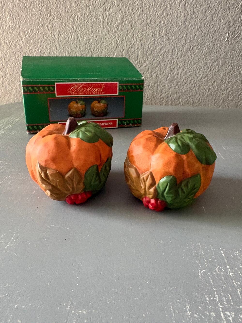 House of Lloyd Christmas Around the World Pumpkin Salt Pepper Shakers w Box